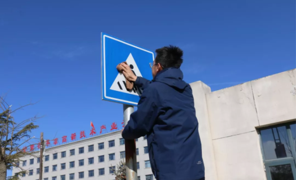 文明创建我先行 ——开云官方在线网页版-开云（中国）
团委开展环境卫生整治志愿活动(图3)