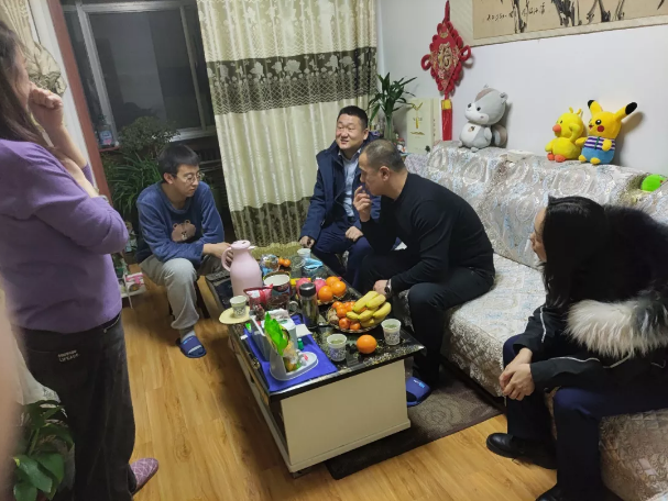 关爱员工冷暖 传递组织温情——开云官方在线网页版-开云（中国）
组织开展员工家访活动(图2)