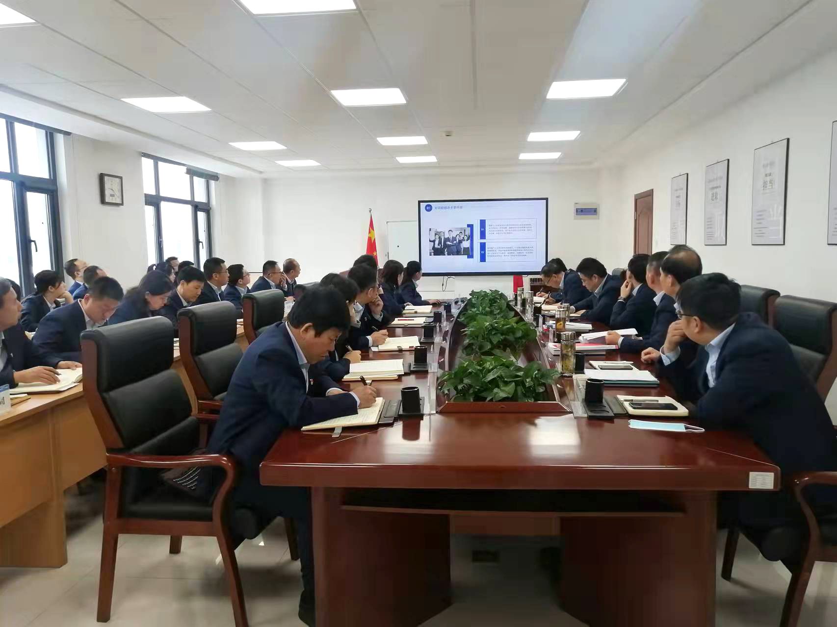 开云官方在线网页版-开云（中国）
召开党委理论学习中心组集体学习会议(图2)