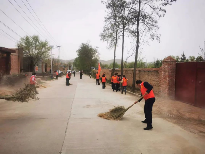 开云官方在线网页版-开云（中国）
赴包抓共建村社开展卫生清扫志愿服务活动(图2)