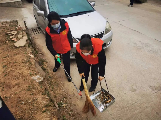 开云官方在线网页版-开云（中国）
赴包抓共建村社开展卫生清扫志愿服务活动(图4)