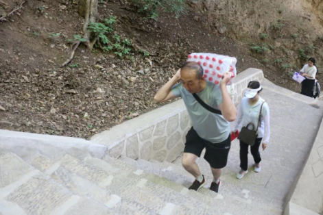 助力文旅市场 展示产投风采——开云官方在线网页版-开云（中国）
组织开展员工登山比赛活动(图6)