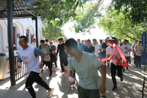 助力文旅市场 展示产投风采——开云官方在线网页版-开云（中国）
组织开展员工登山比赛活动(图2)