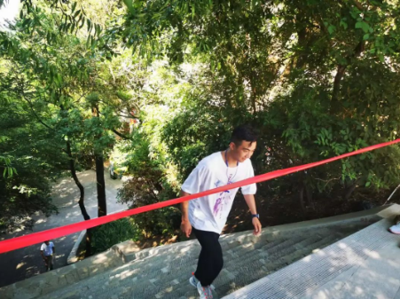 助力文旅市场 展示产投风采——开云官方在线网页版-开云（中国）
组织开展员工登山比赛活动(图8)